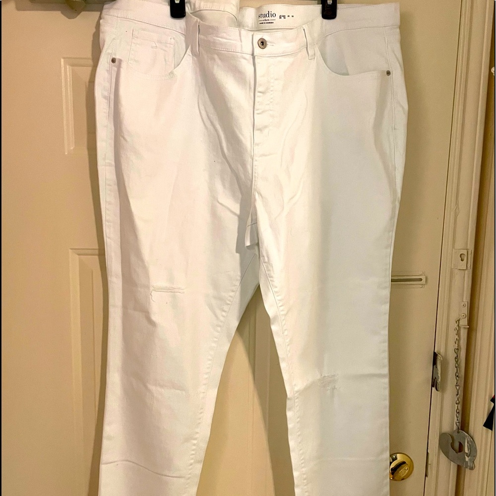Studio by D&Co white ripped jeans